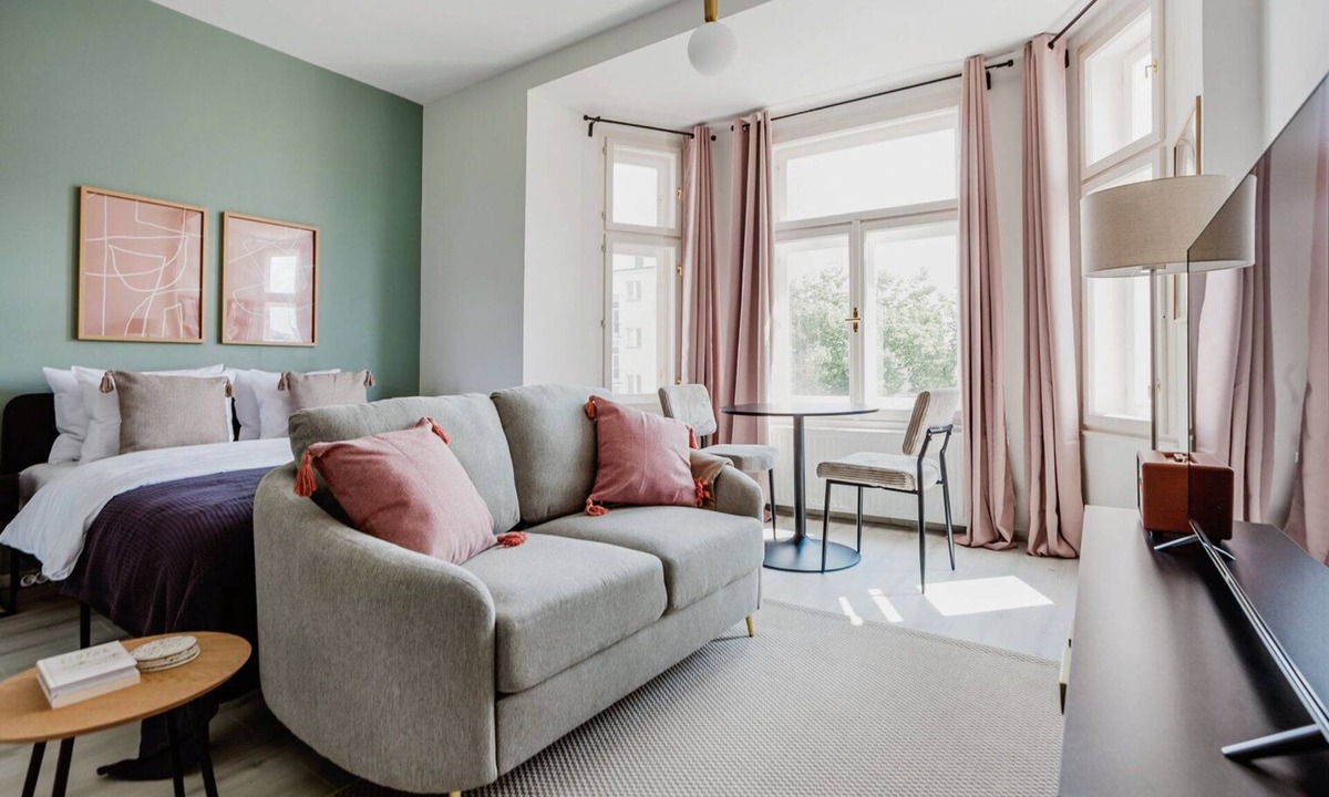 Vrsovice Apartment | Blueground | Prague 10, nr park & foodie area (PRG-14)