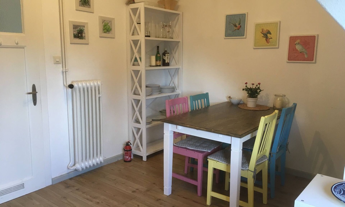 Region Hannover District Apartment | Bright apartment in Hemmingen. Exhibition center 10km away. Fast Wi-Fi for free.