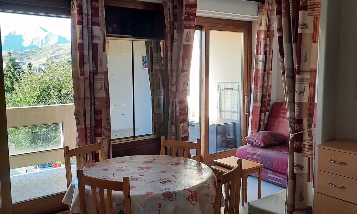 La Toussuire Apartment | Bright studio 4 pers, south balcony, near slopes and shops, ski locker, equipped kitchen