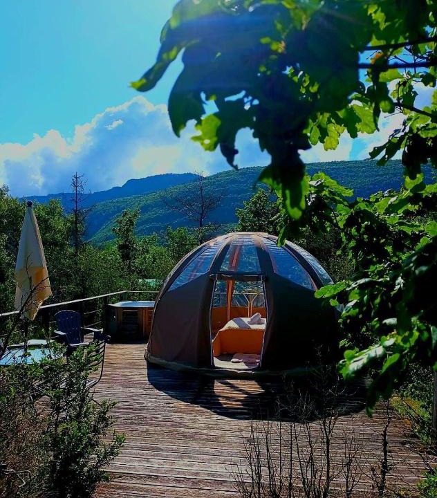 Champfromier Other | Bulle en bois sous les étoiles