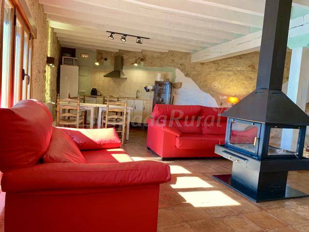 Zafra de Zancara Cottage | Cabin ∙ 9 bedrooms ∙ 5 guests