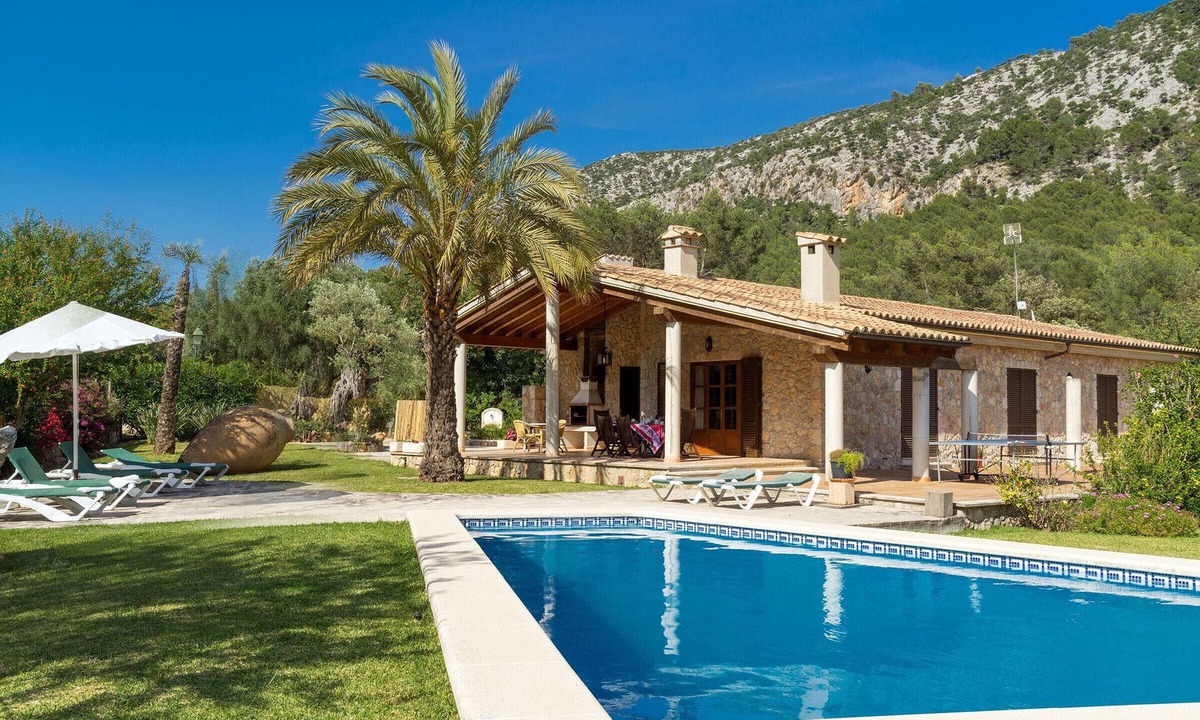 Crestatx Villa | CADELL PETIT. Charming house a short drive away from Pollensa