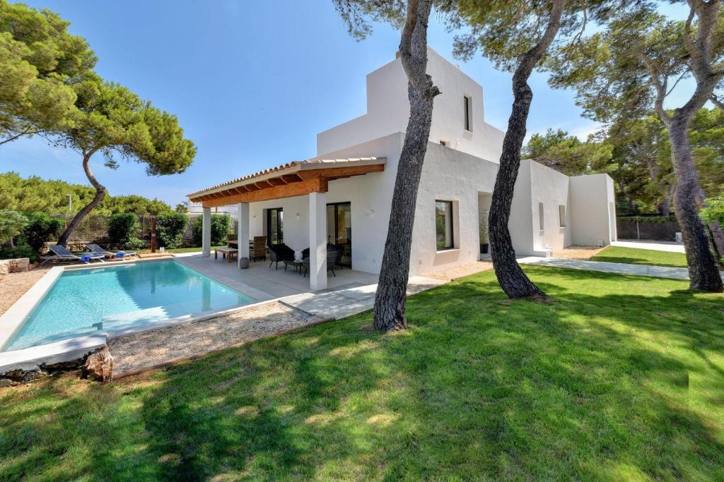 Cala Serena Villa | Cala Serena Villa Sleeps 8 Pool Air Con WiFi