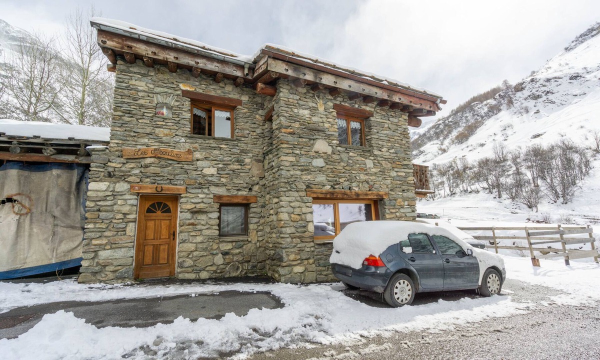 Bonneval-sur-Arc Ski Chalet | Chalet "Les Moulins" with Balcony, Shared Garden & Wi-Fi