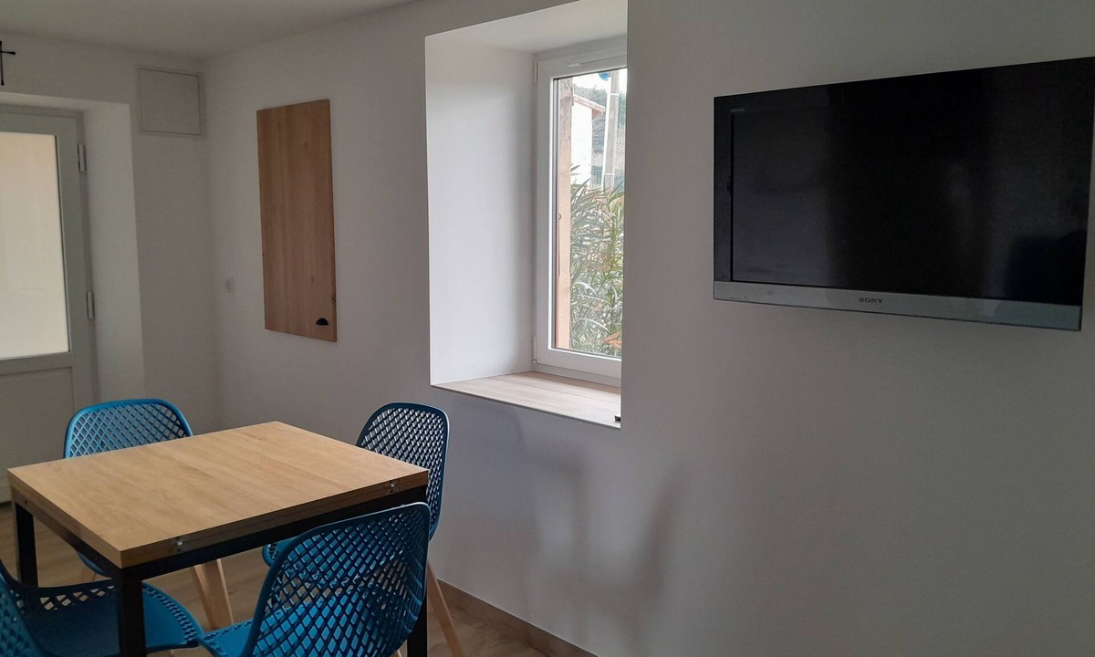Gilhoc-sur-Ormeze Apartment | Charmant Appartement au Calme Avec 1 Chambre