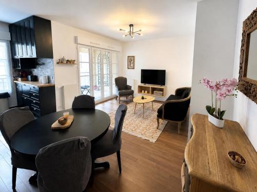 Le Plessis-Robinson Apartment | Charming 3BR Apartment with Loggia close to Paris