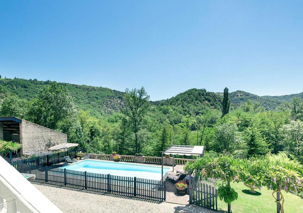 Etables House | Charming Holiday Home in etables with Swimming Pool