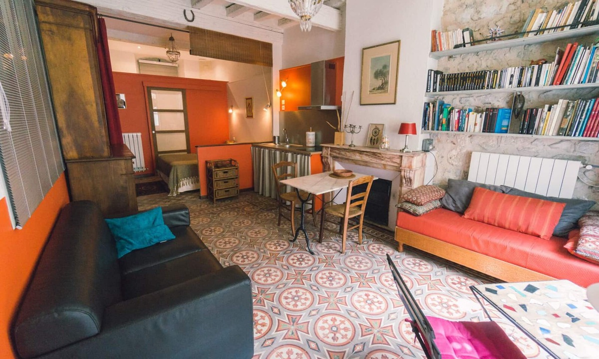 Arles City Centre Apartment | Charming studio 2 minutes from the Arena