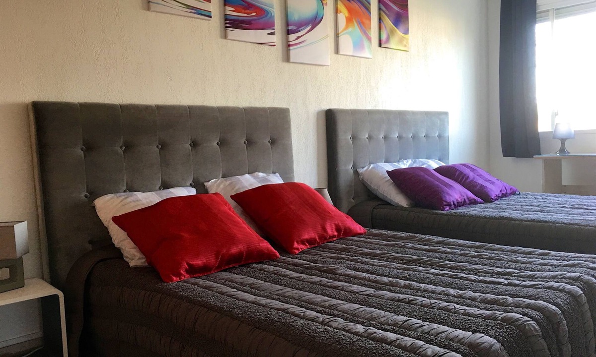 Decines-Charpieu Apartment | City Break LYON EUREXPO GRAND STADE OL + Parking + Wifi Fiber/Gites de France *
