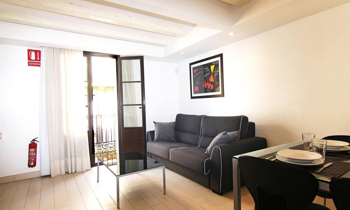 Gothic Quarter Apartment | CLASSBEDROOM GOTHIC LAS RAMBLAS 3