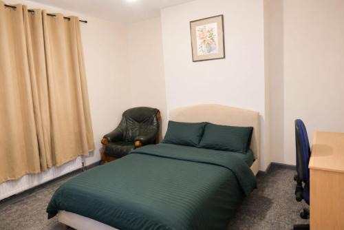 Wolverhampton House | Comfort Plus Double Room with Fast Wi-Fi & Workspace