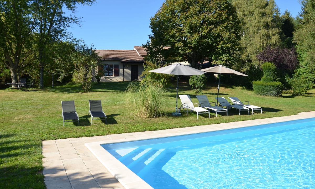 Sousceyrac Villa | Comfortabele villa met groot verwarmd12x6m zwembad en tuin van 5000 m².