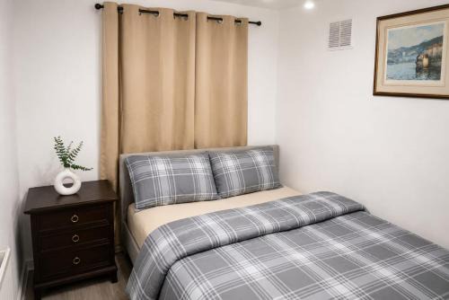 Wolverhampton House | Comfortable Room with TV and Fast Wi-Fi