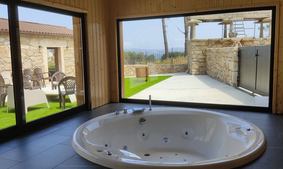 Laxe Cottage | Complete House with the best of a rural environment and just 1km from the beach