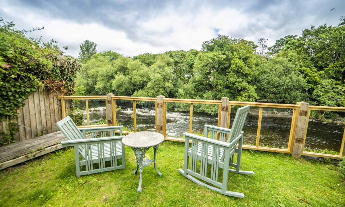 Llangollen House | Cornerstones, 16th Century Luxury Self Catering House overlooking the River Dee