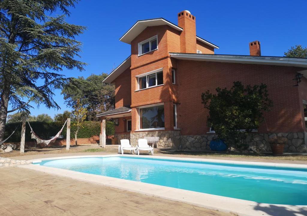 Villaviciosa de Odon Apartment | Cosy Apartment in Villaviciosa de Odón with Shared Pool