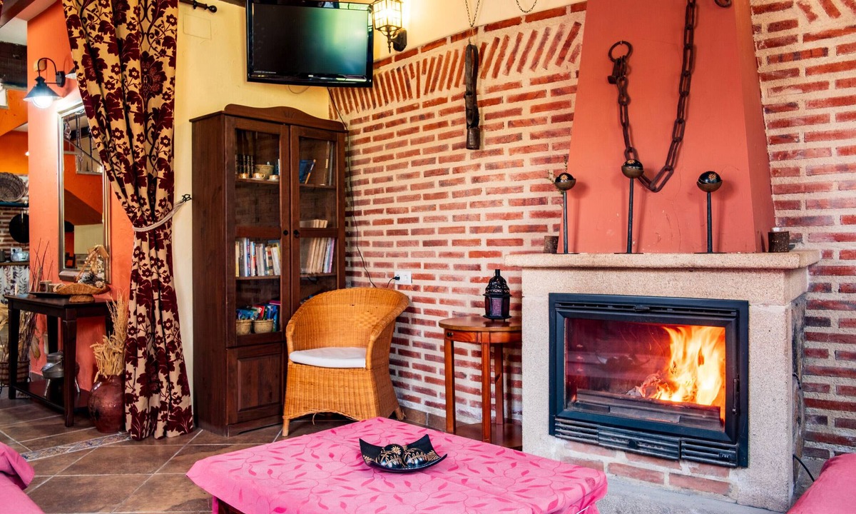 Nava de Bejar House | Country House 'El Corral De La Antigua' with Mountain View, Private Terrace and Wi-Fi