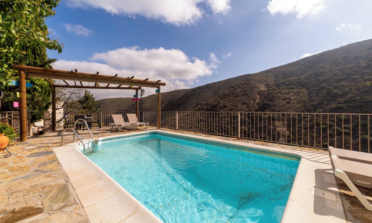Laroya House | Country House 'La Casa Al Revés' with Mountain View, Wi-Fi and Air Conditioning