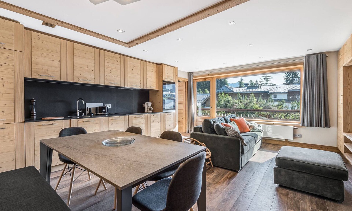 Le Planellet Apartment | Cozy 2-Bedroom Apartment in Central Megève with Balcony and Modern Amenities