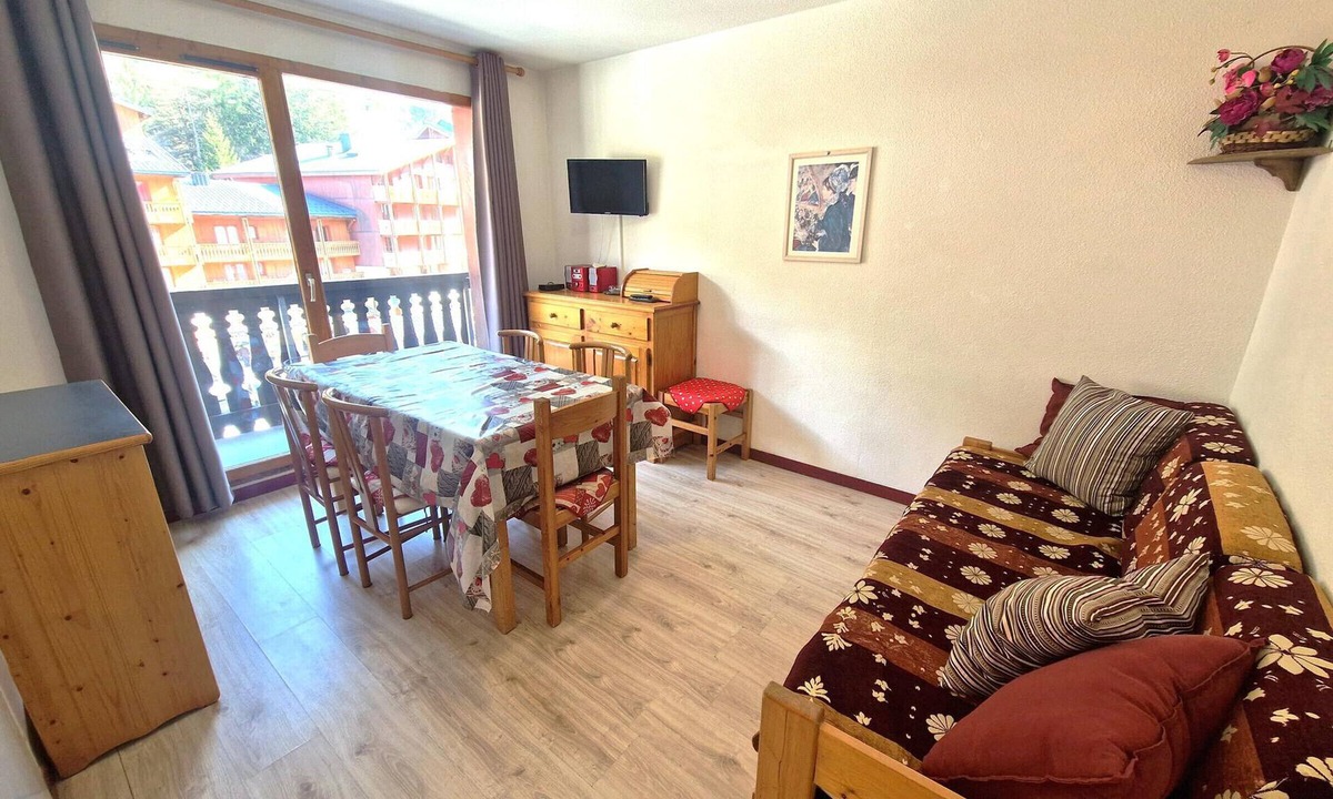Valfrejus Apartment | Cozy 4-6 Person Apartment in Central Location with Easy Access to Slopes and Ski Facilities