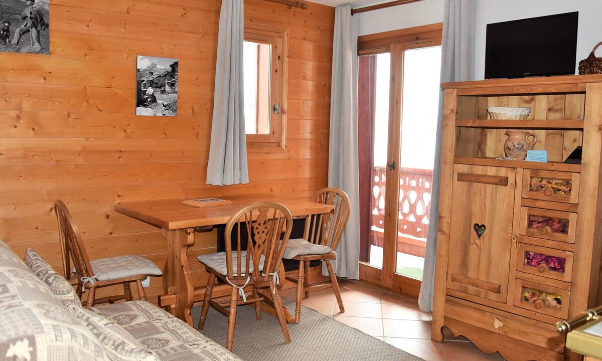 Pralognan-la-Vanoise Apartment | Cozy apartment near slopes, balcony, pets allowed