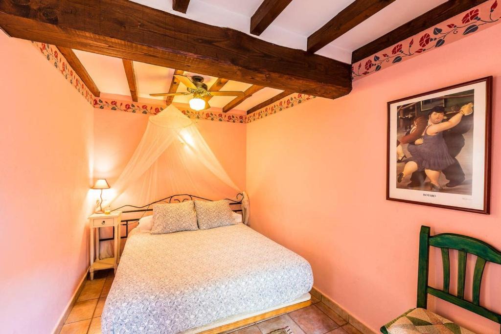 Robledillo de Gata Apartment | Cozy apartment in Robledillo de Gata, 45 m² with garden view