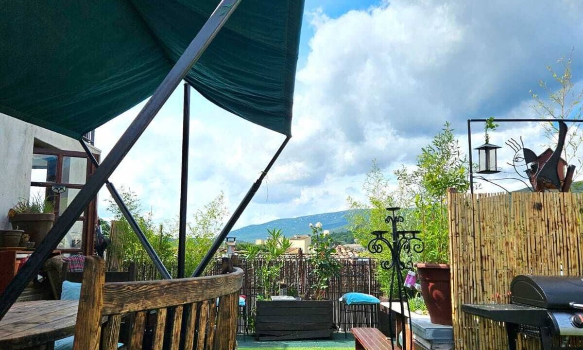 Ganges Apartment | Downtown apartment with view and Jacuzzi! Ideal for couples or small families