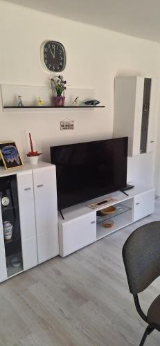Komarom Apartment | Elizabeth