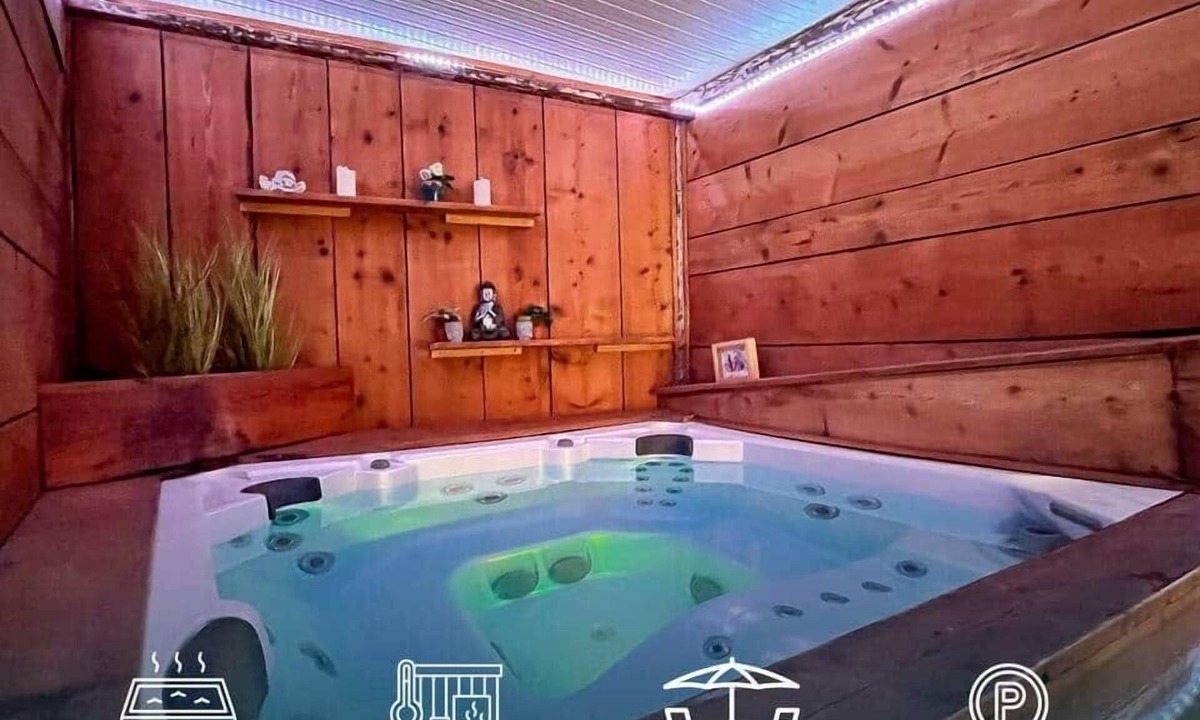 Tassin-la-Demi-Lune Apartment | Escape: Jacuzzi & Sauna