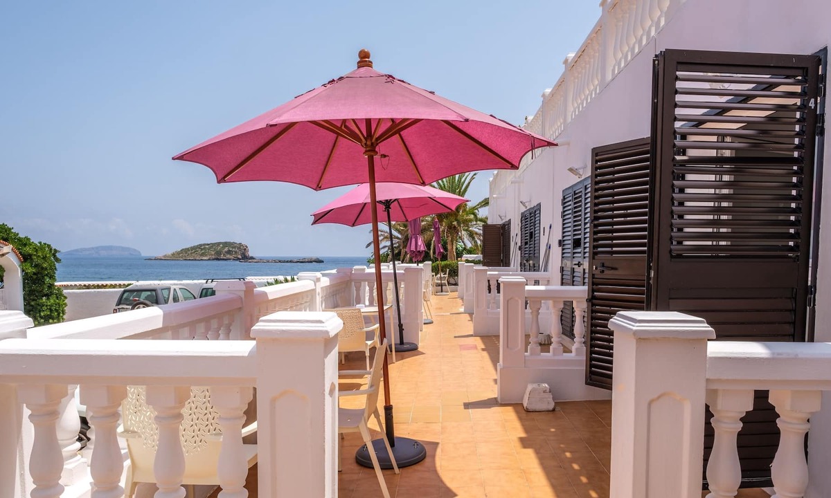 Es Canar Apartment | Fantastic Apartment by the Sea with Air Conditioning, Wi-Fi, Pool & Terrace