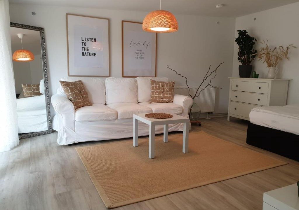 Ottersleben House | Ferienwohnung Lindenhof, zentrumsnah mit Terrasse und Grillmöglichkeit