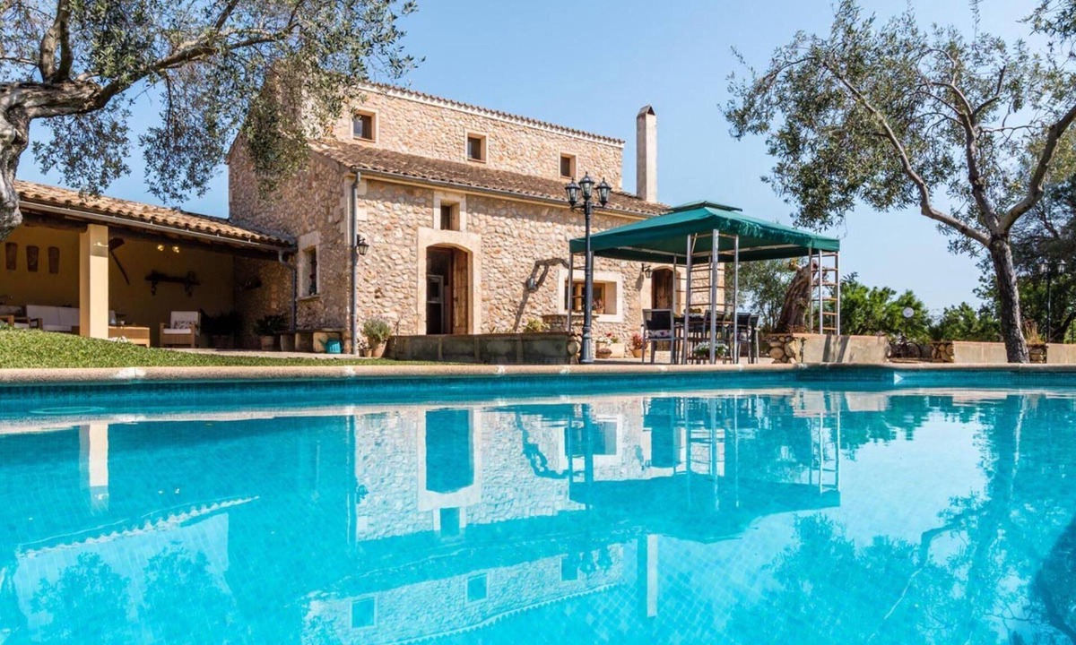 Buger House | FINCA CARRAT, in a quiet location, internet, swimming pool, A/C, 15 km to the beach
