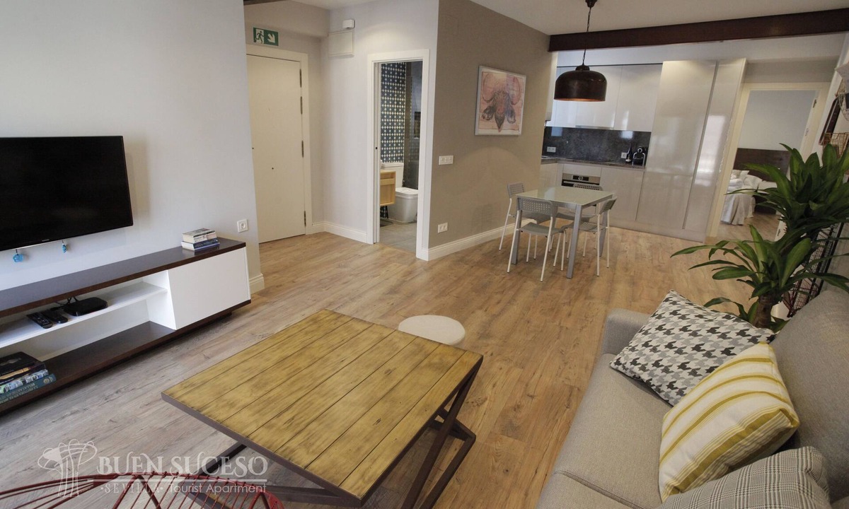Alfalfa Apartment | Free WIFI/AC Buen Suceso Apartment, right in the city center, at Metropol square