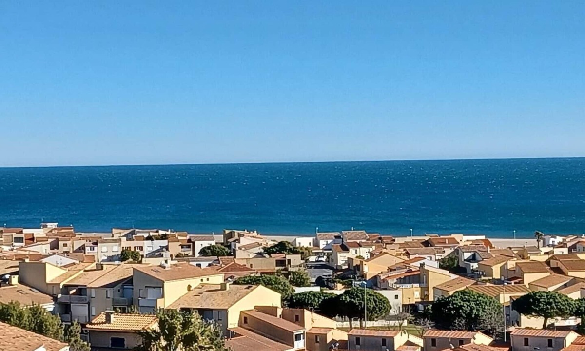 Saint-Pierre-la-Mer Apartment | FULL SEA VIEW SWIMMING POOL duplex parking fiber wifi beach, center on foot 5 minutes
