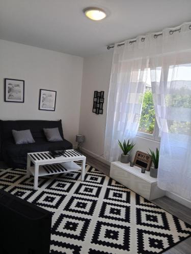 Le Pontet Apartment | Furnished studio, 5 min Avignon, Pontet center