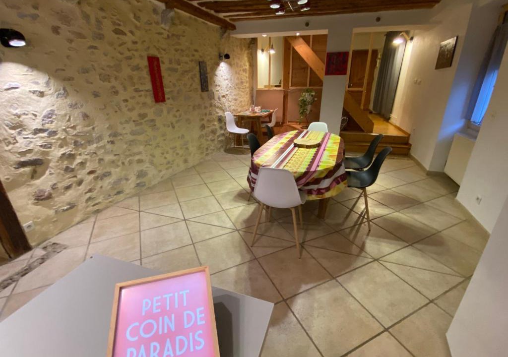 Poligny House | Gîte de la tour de Paradis