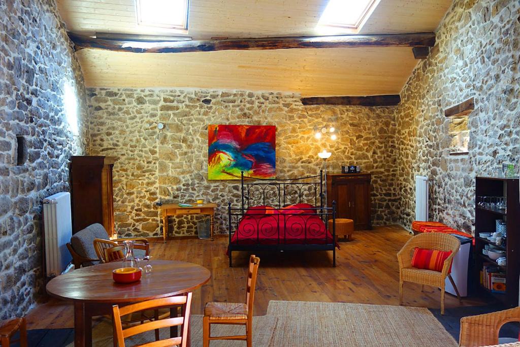 Laboule Apartment | Gîte Valousset pour 2-4 personnes dans les montagnes de l'Ardèche