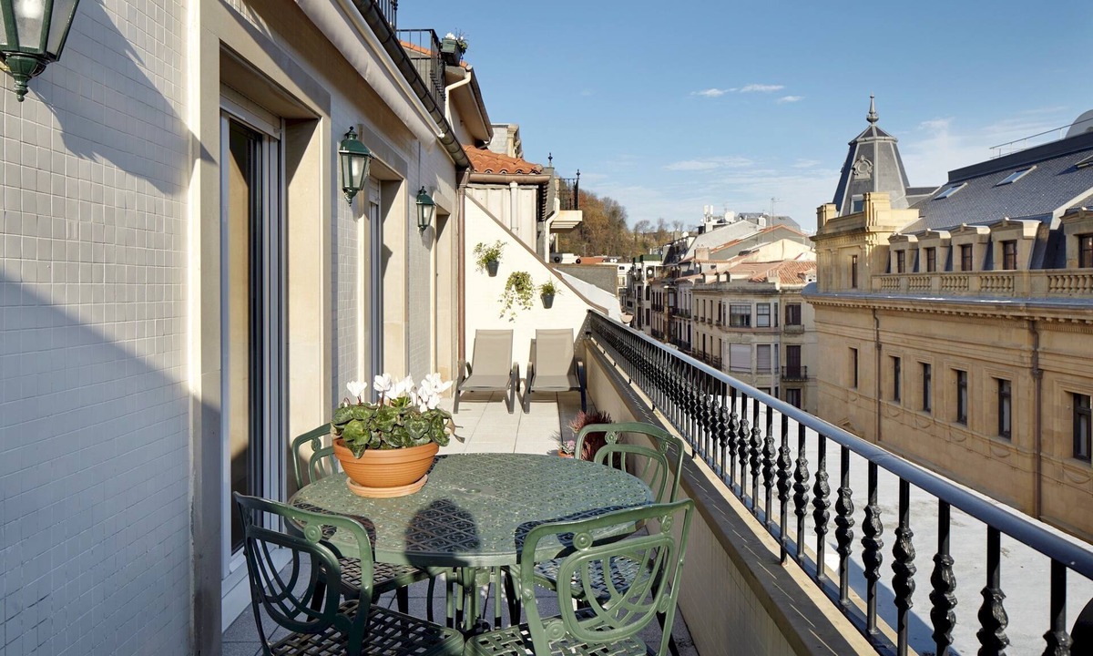 San Sebastian Centro Apartment | Garibay Terrace by FeelFree Rentals