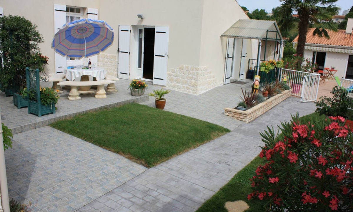 Saintes House | GITE LACCALMIE 17 - MATHE BRILLOUET CLAUDINE ET PATRICE