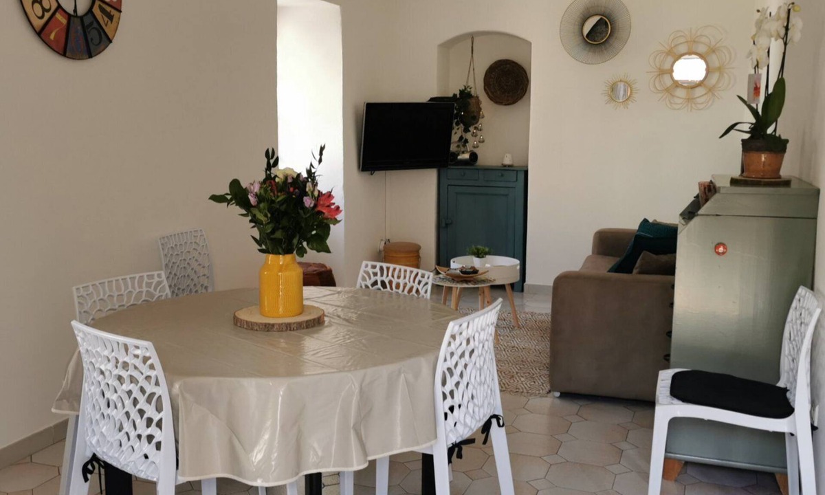 Ruoms House | Gite Leoannatim/Air-Conditioned Character House