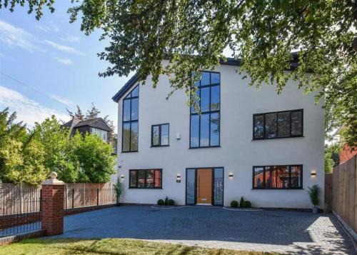 Wolverhampton House | Glams beautiful luxury home