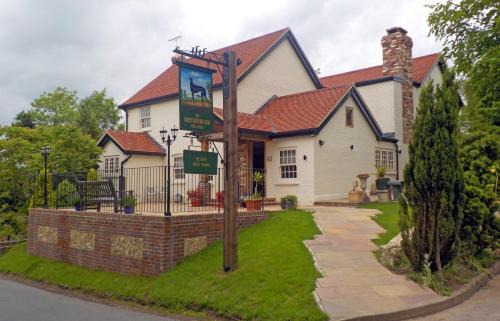 Hever Bed & Breakfast | Greyhound Hever