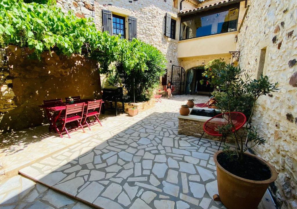 Pouzilhac Villa | GROOMI- L'uzétienne, grande demeure avec bassin et patio !