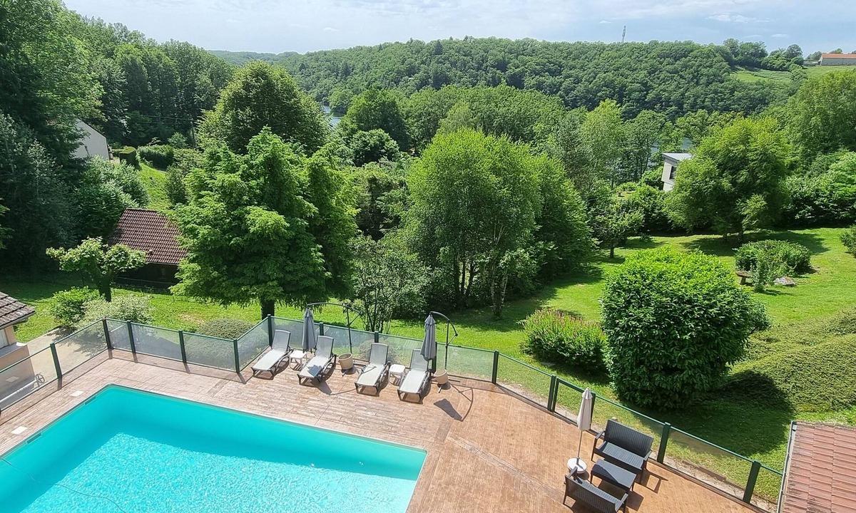 Lacapelle-Viescamp Hotel | Hôtel du Lac