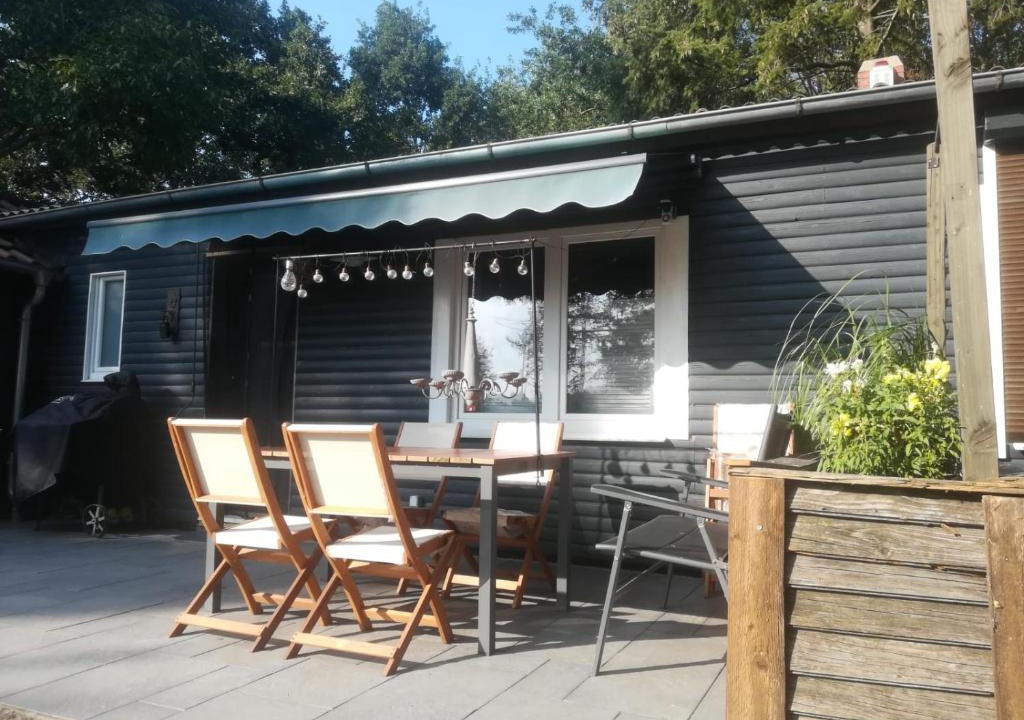 Varrel House | Haus am See (Teich)