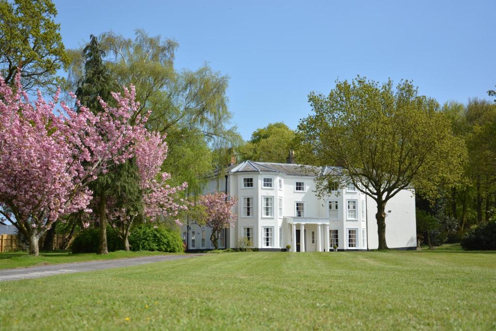Beccles House | Henstead Hall