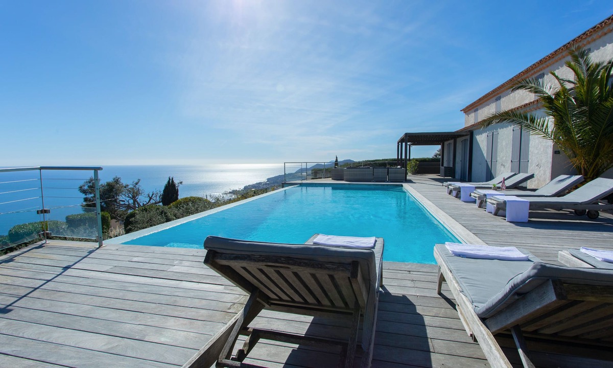 Carqueiranne Villa | High-end contemporary house, exceptional view, air con, heated pool and jacuzzi