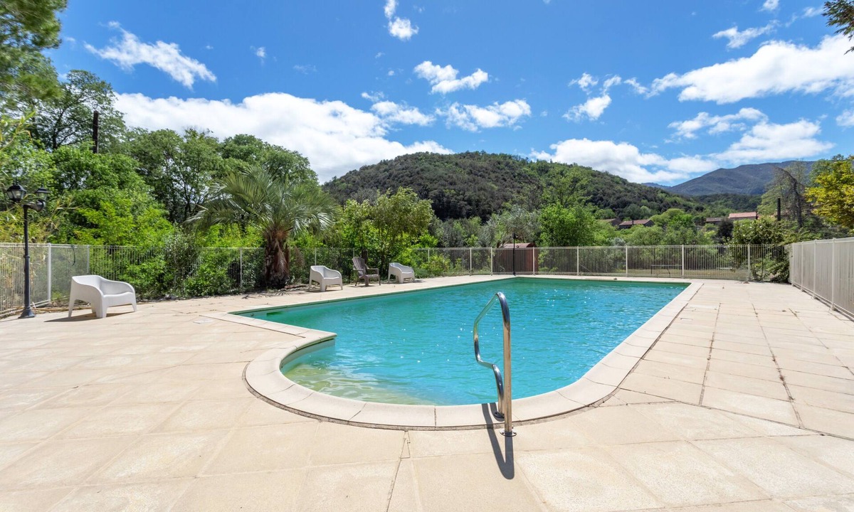 Reynes House | Holiday Home 1 with Mountain View, Air Conditioning