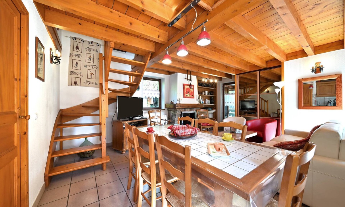 Aragnouet House | Holiday Home 'Bergerie Route De Piau Engaly' with Mountain View, Terrace and Garden