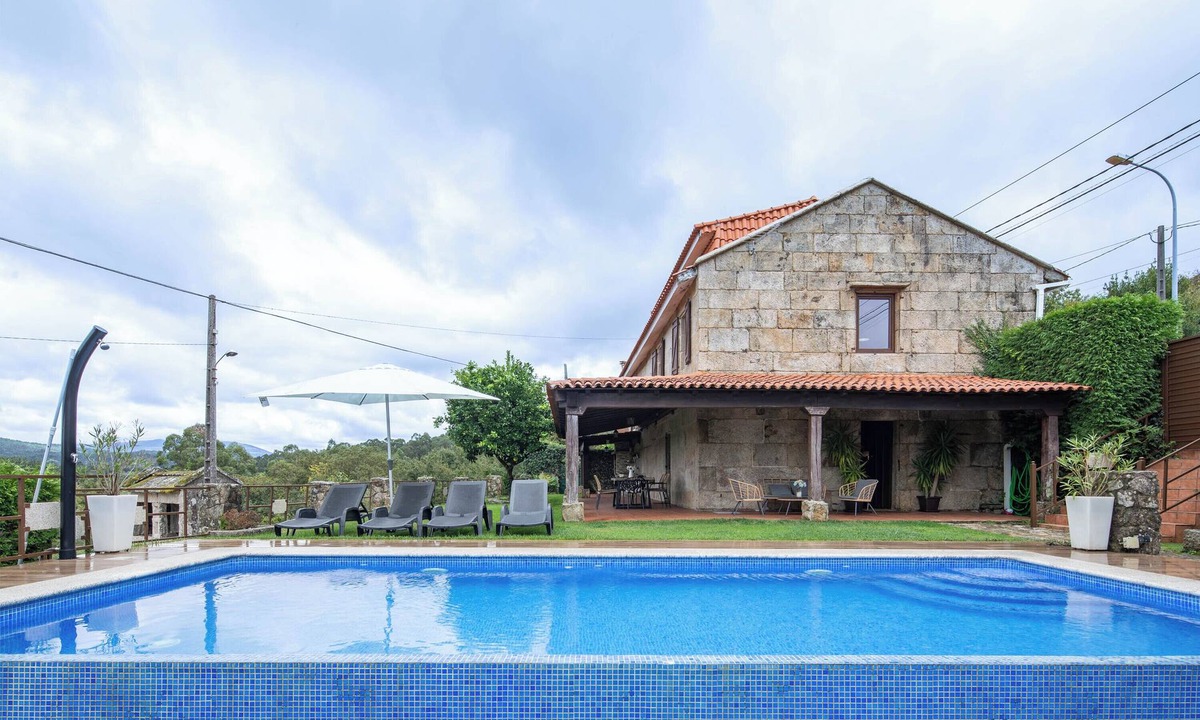 Ponte Caldelas House | Holiday Home 'Casa Da Xeitosa' with Mountain View, Private Pool and Wi-Fi